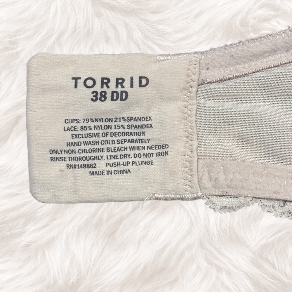 Torrid 38DD Push Up Plunge Bra Nude Beige Lace Underwire Padded Suppotive - Picture 4 of 4